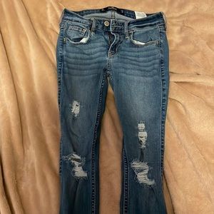 slightly worn hollister jeans in great condition only worn twice